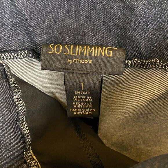 Chico’s So Slimming Women's Blue Pull On Bermuda Shorts Size 8 - Picture 3 of 8